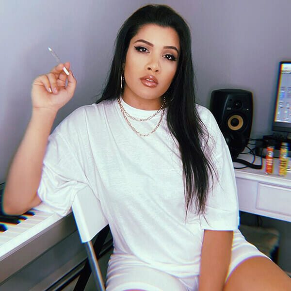 officialjanellemusic-1-600x600